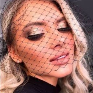 Short Black Veil Headband Mesh by Icing *FLAW*